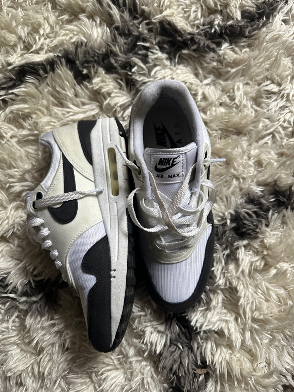 Nike White and Black Air Max Low-Top Sneakers